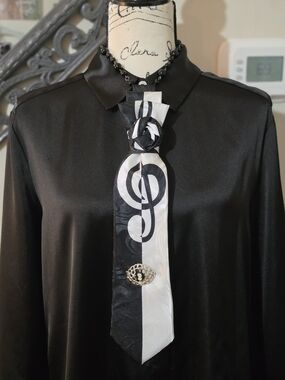Black & White Musical Note Necktie Necklace